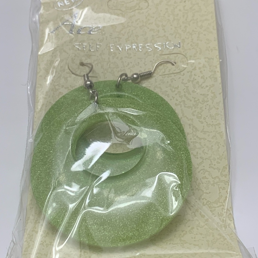 Earring - Picture 3 of 4